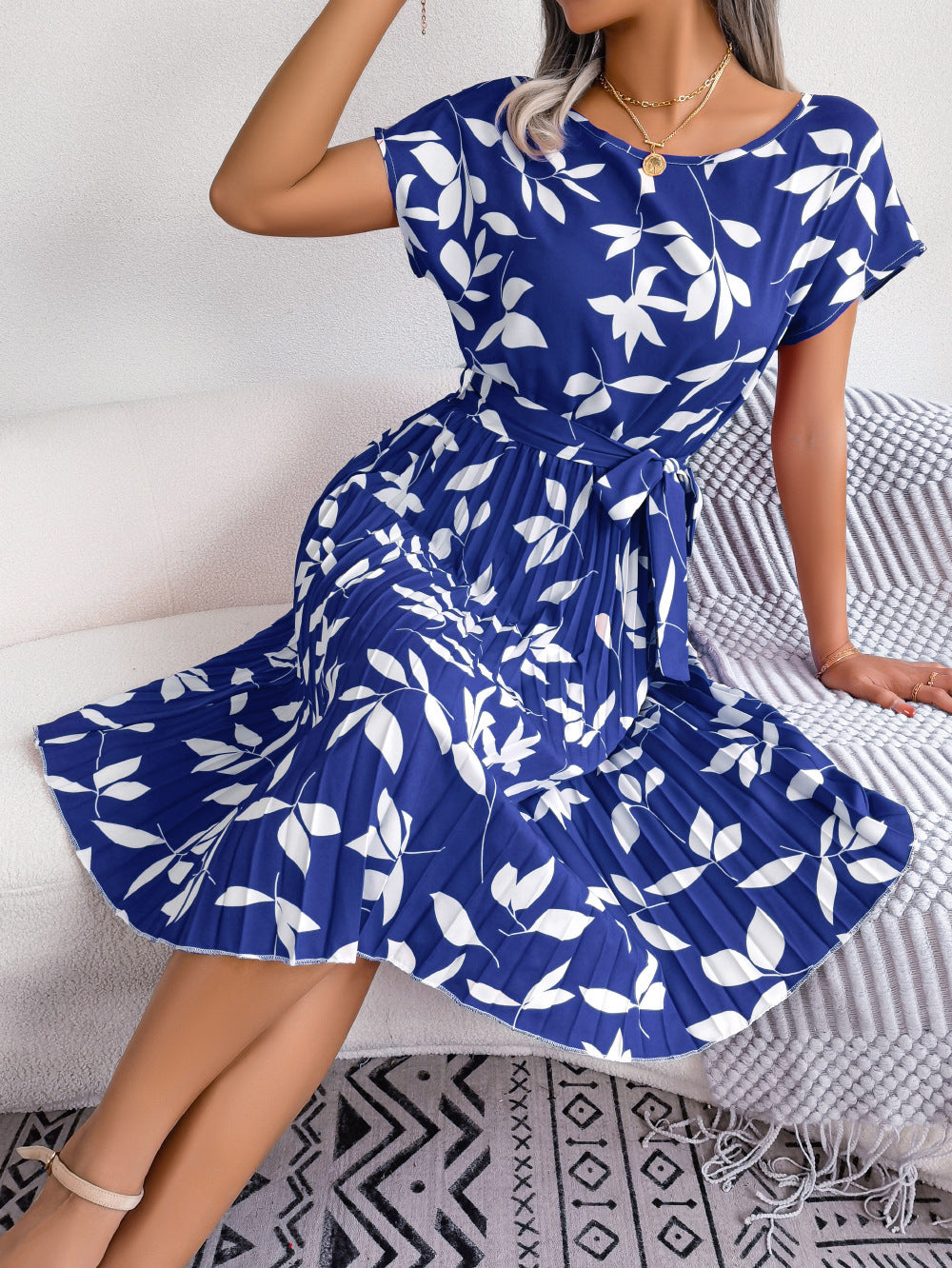 High-Waist Leaf Print Midi Dress with Short Sleeves and Pleated Skirt