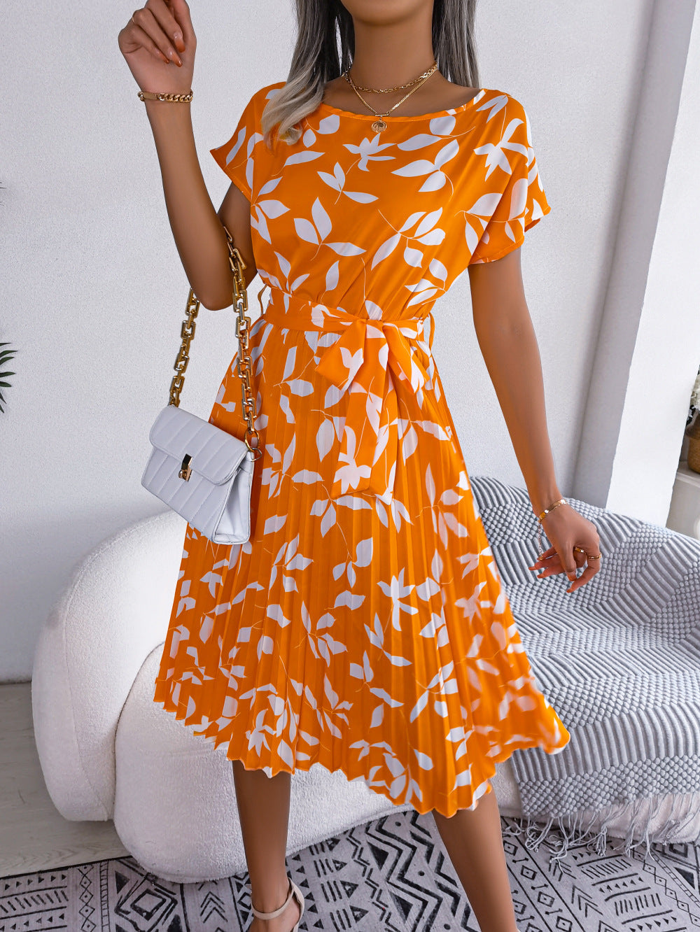 High-Waist Leaf Print Midi Dress with Short Sleeves and Pleated Skirt