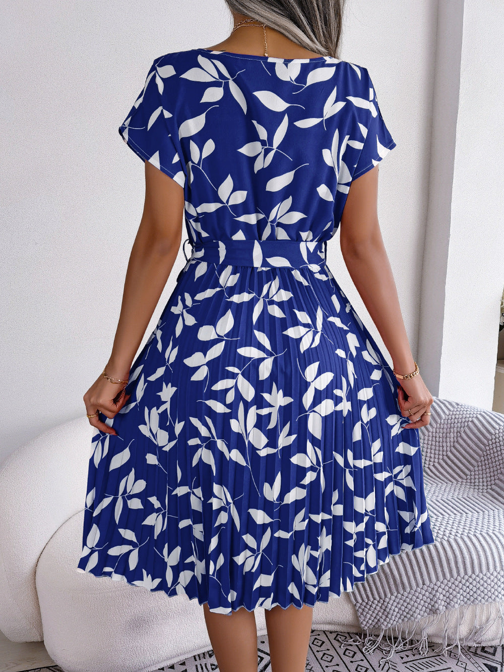 High-Waist Leaf Print Midi Dress with Short Sleeves and Pleated Skirt