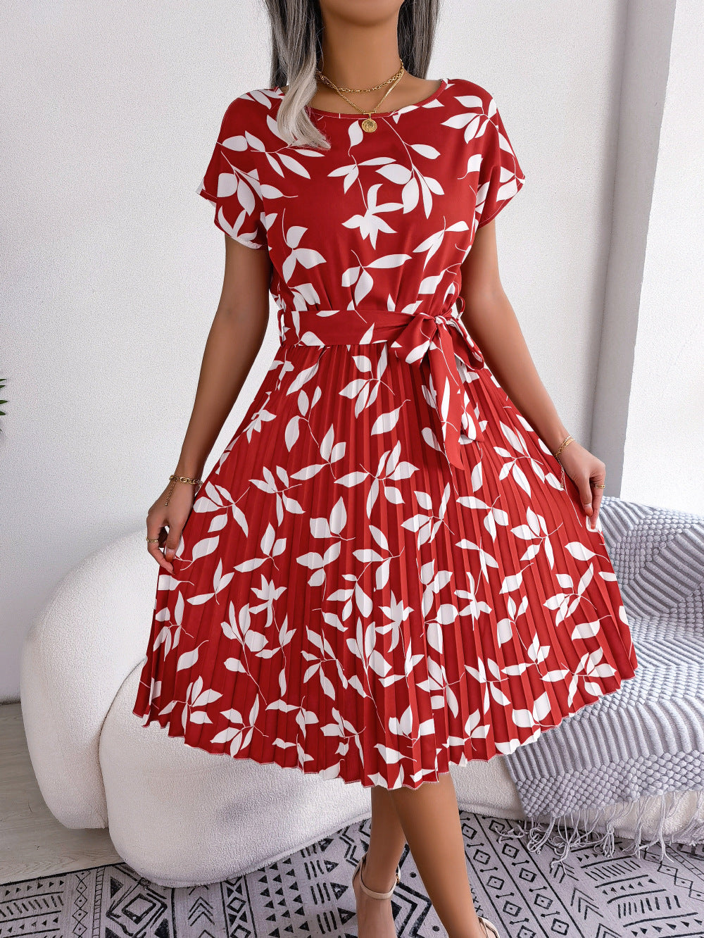 High-Waist Leaf Print Midi Dress with Short Sleeves and Pleated Skirt