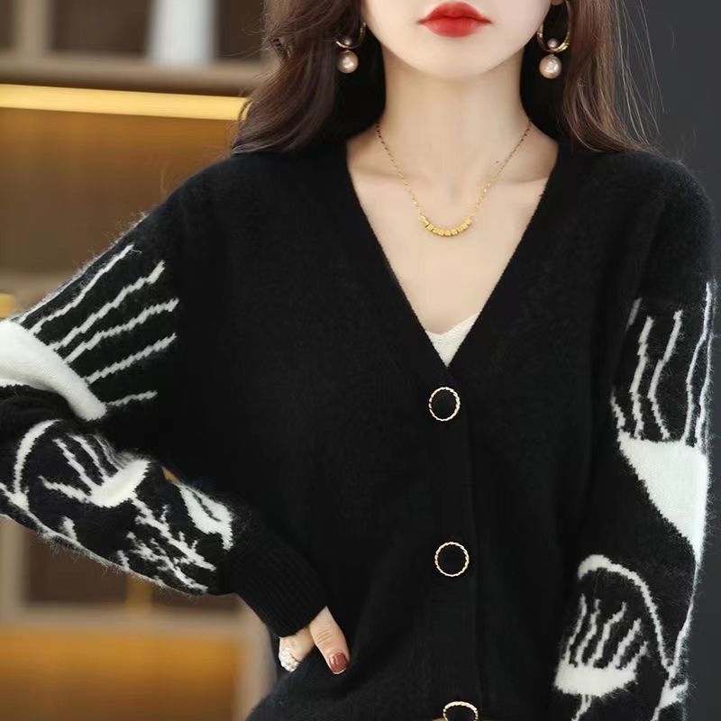 Mori Style V-neck Cardigan Black And White