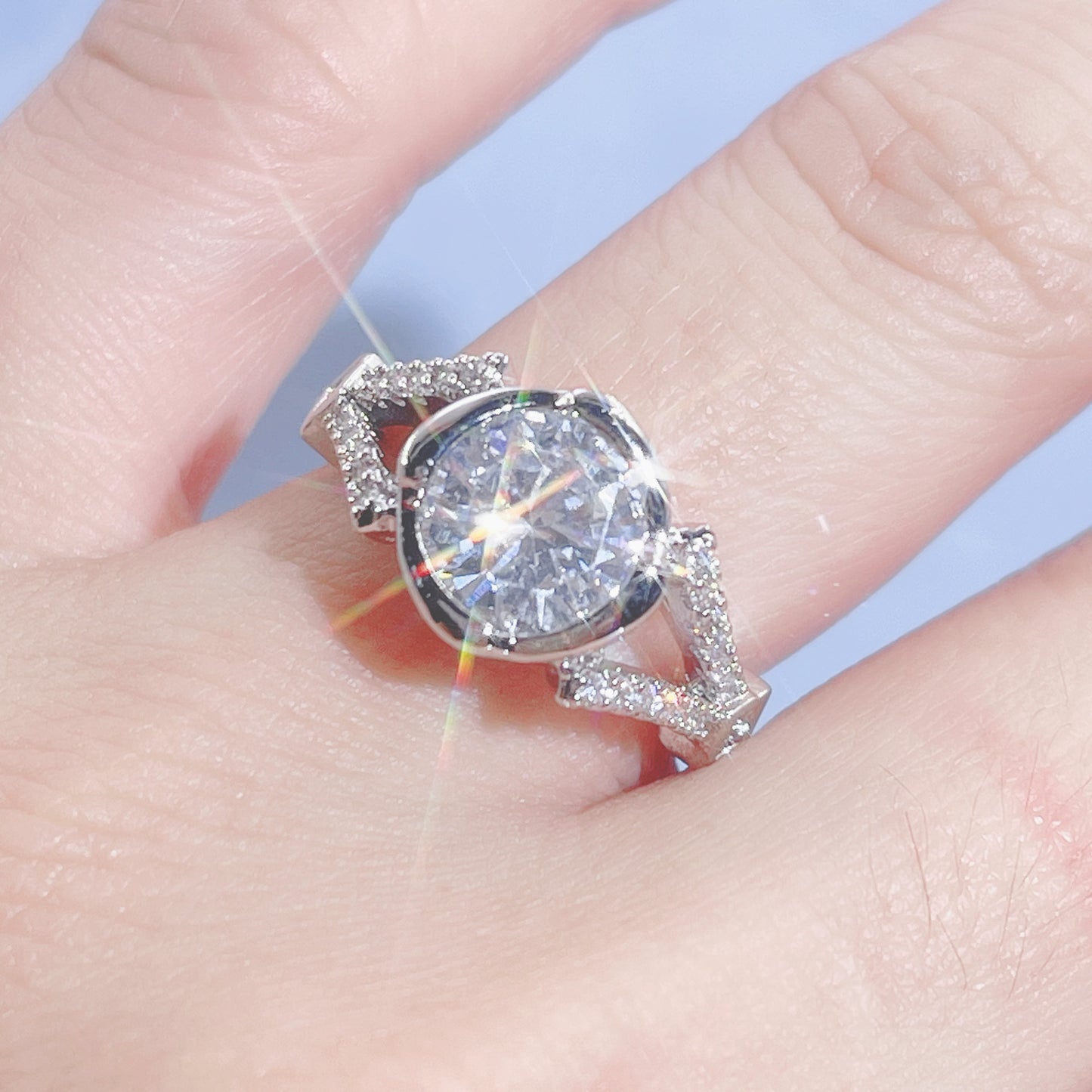 Round-Arm Full Diamond Inlaid Zircon Ring