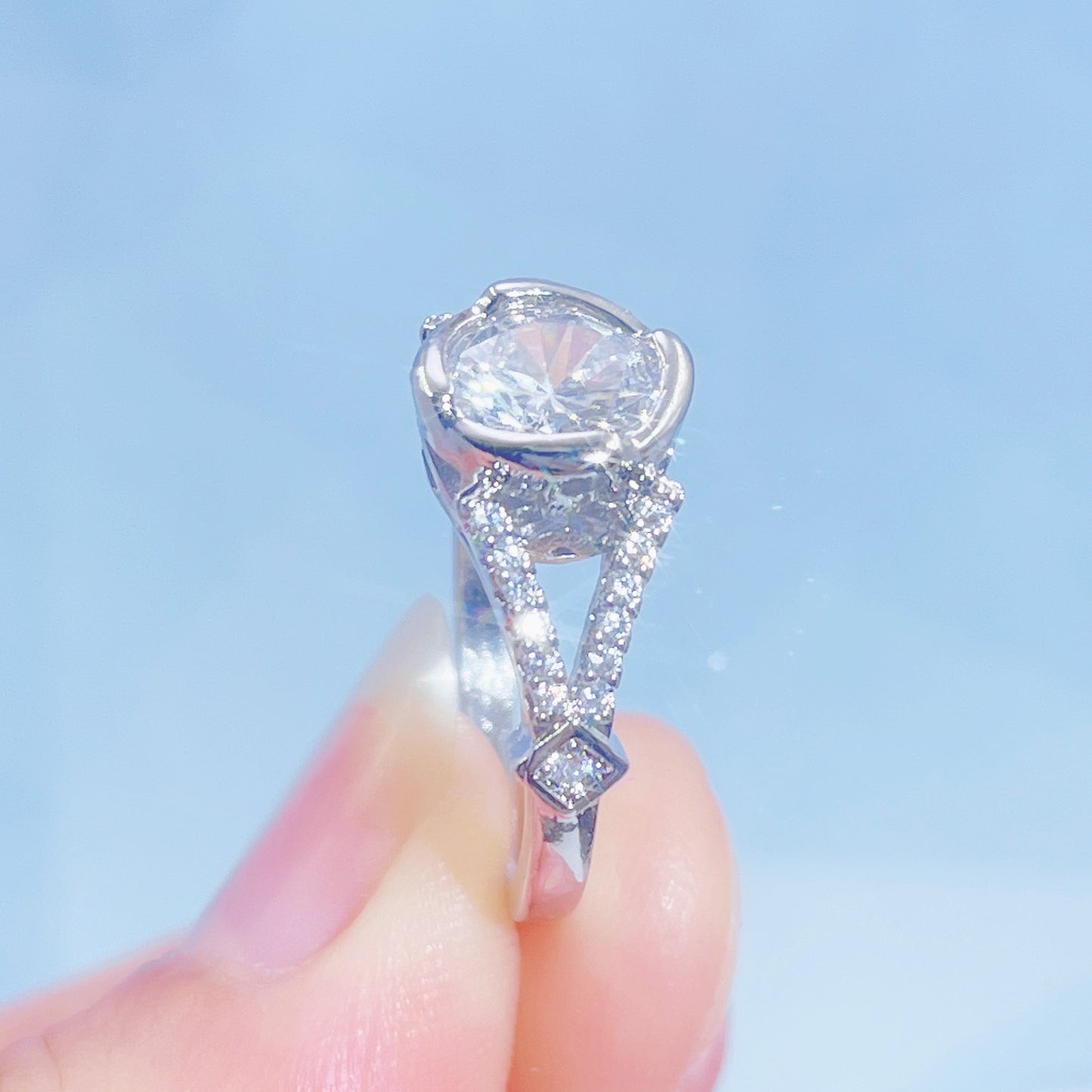 Round-Arm Full Diamond Inlaid Zircon Ring