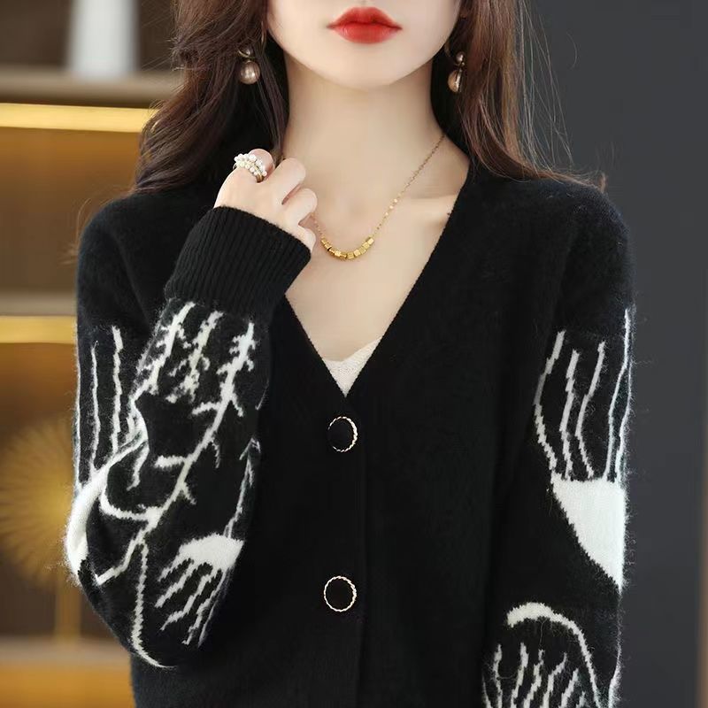 Mori Style V-neck Cardigan Black And White
