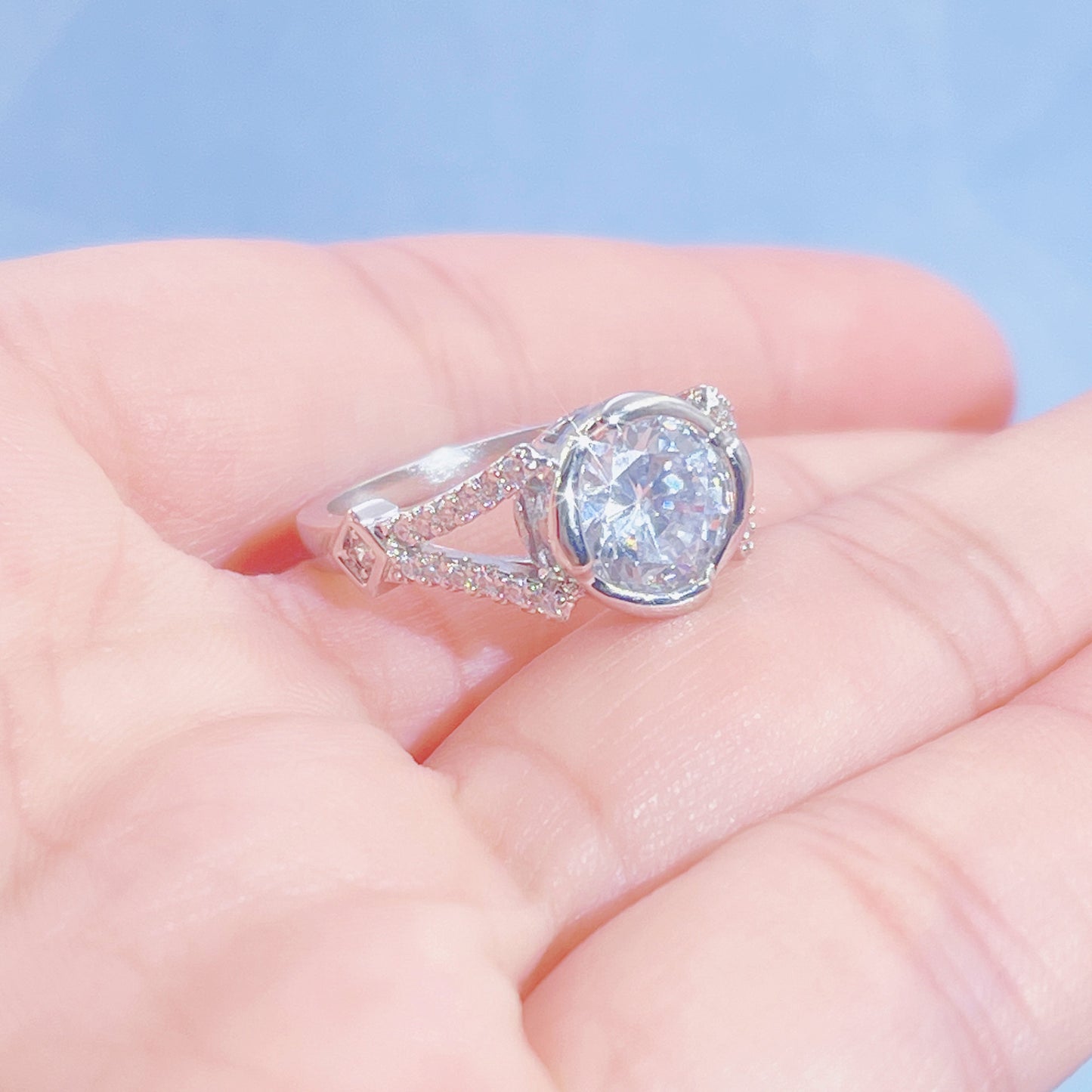 Round-Arm Full Diamond Inlaid Zircon Ring
