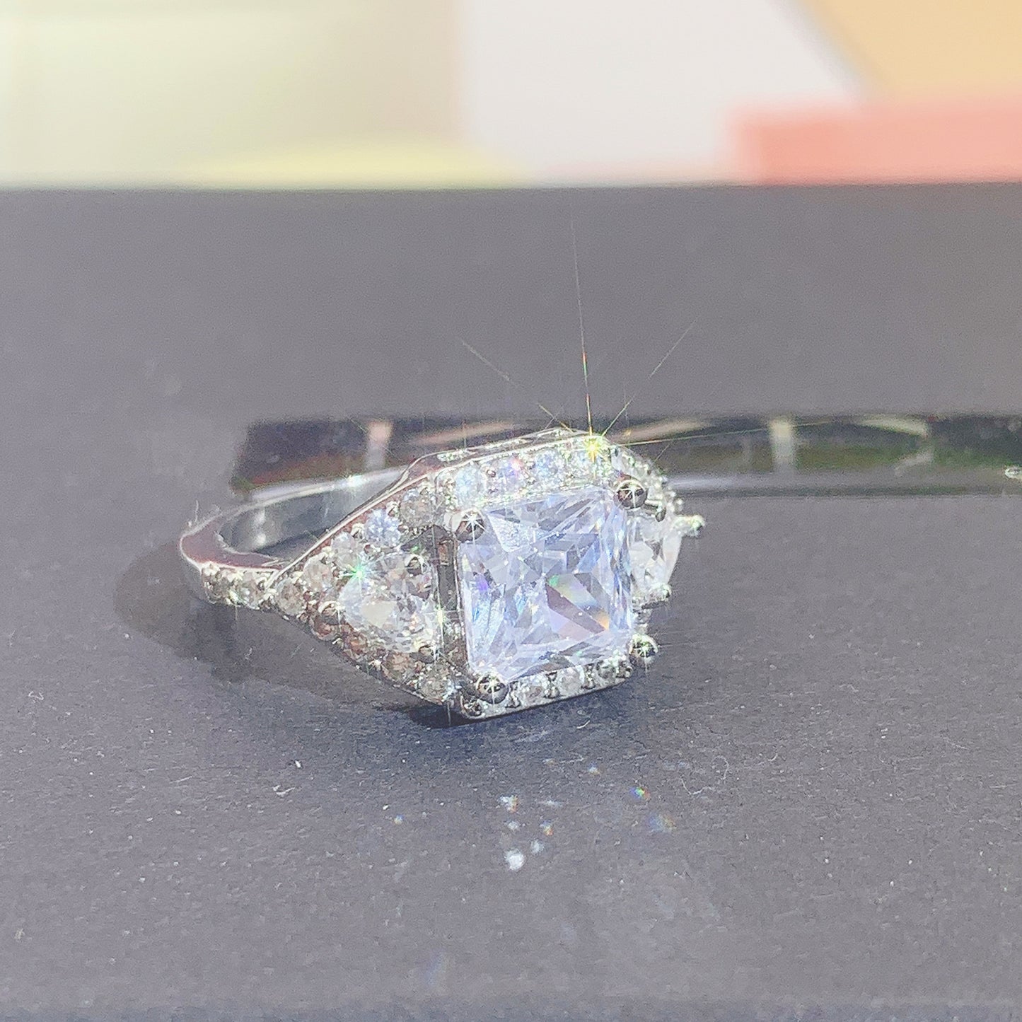Round-Arm Full Diamond Inlaid Zircon Ring