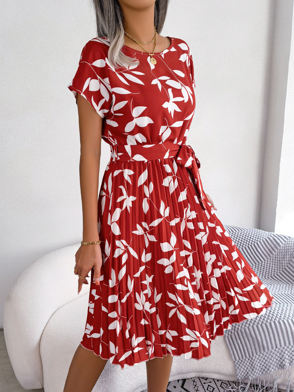 High-Waist Leaf Print Midi Dress with Short Sleeves and Pleated Skirt