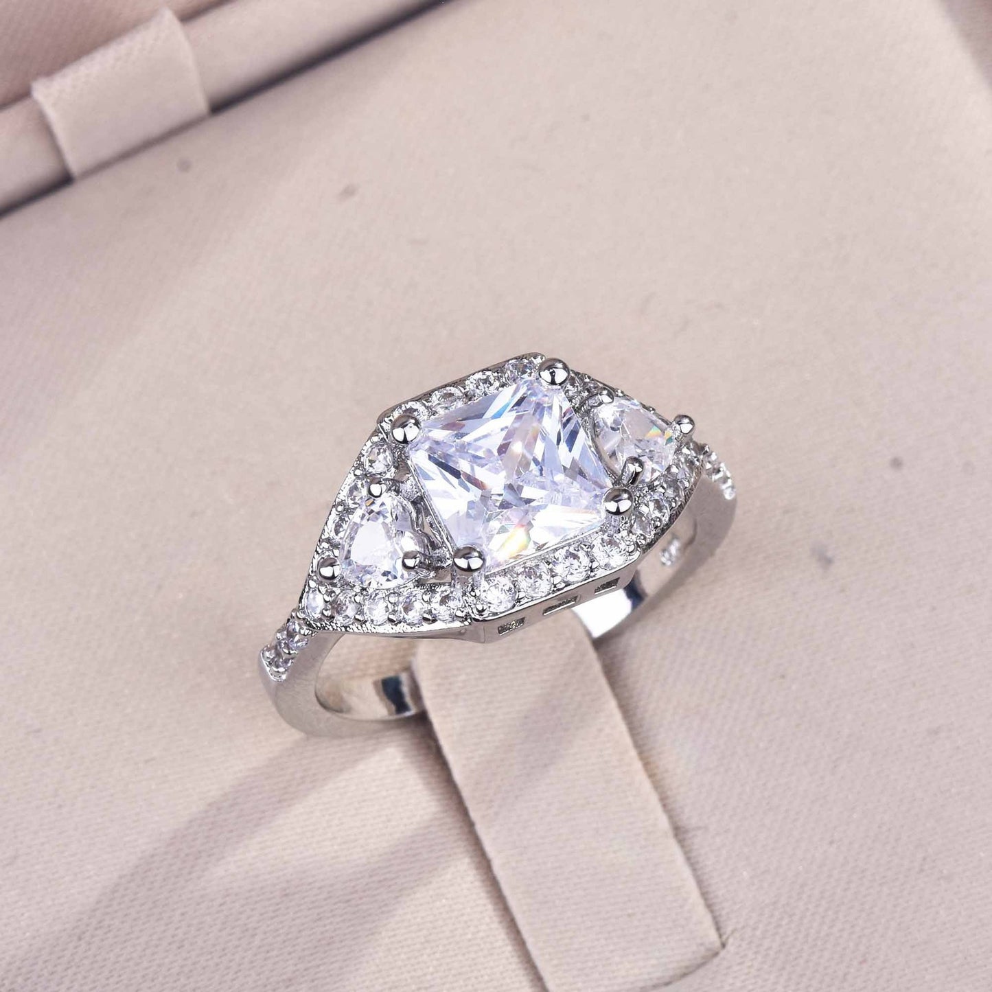 Round-Arm Full Diamond Inlaid Zircon Ring