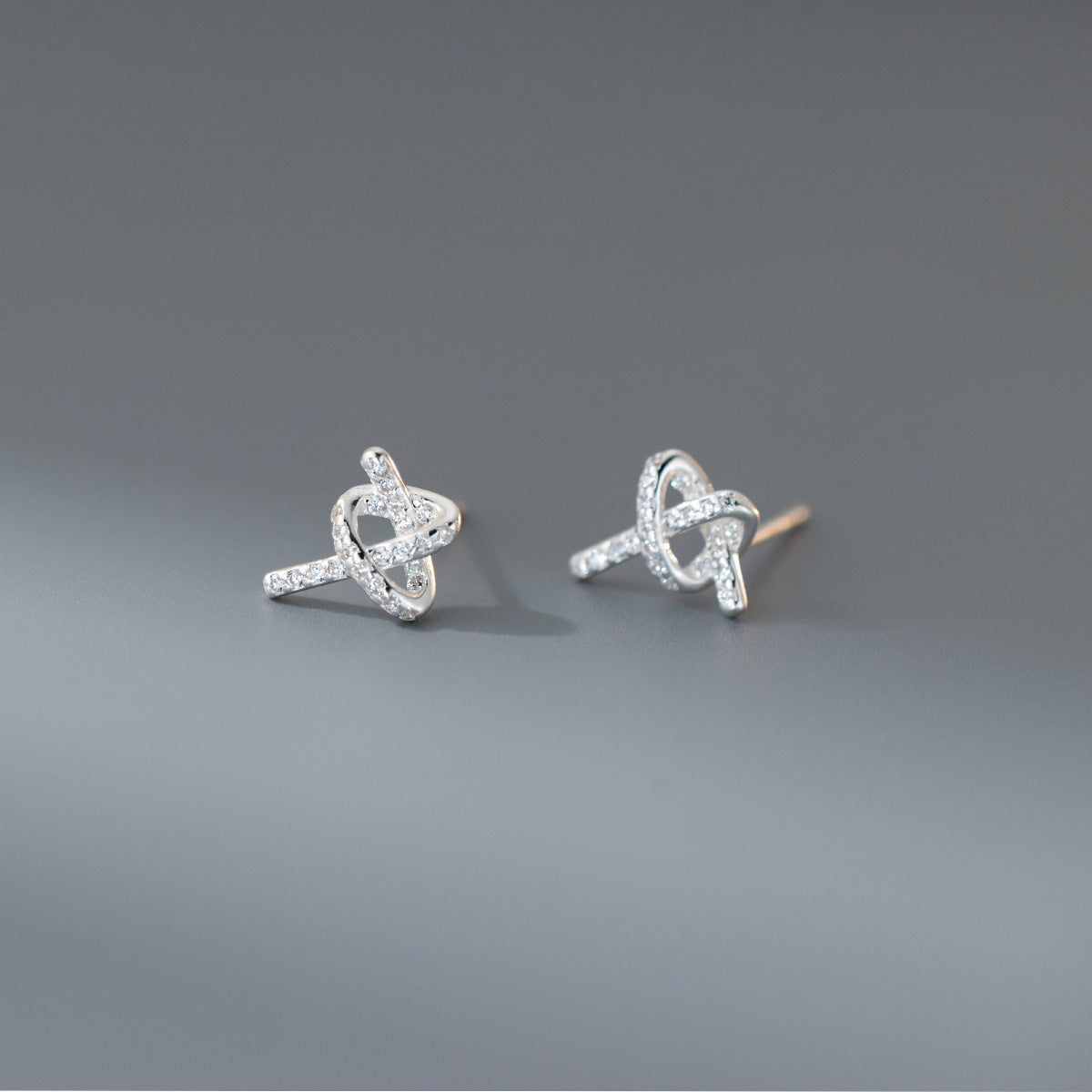 Delicate Bead-set Diamond Bends And Hitches Ear Studs