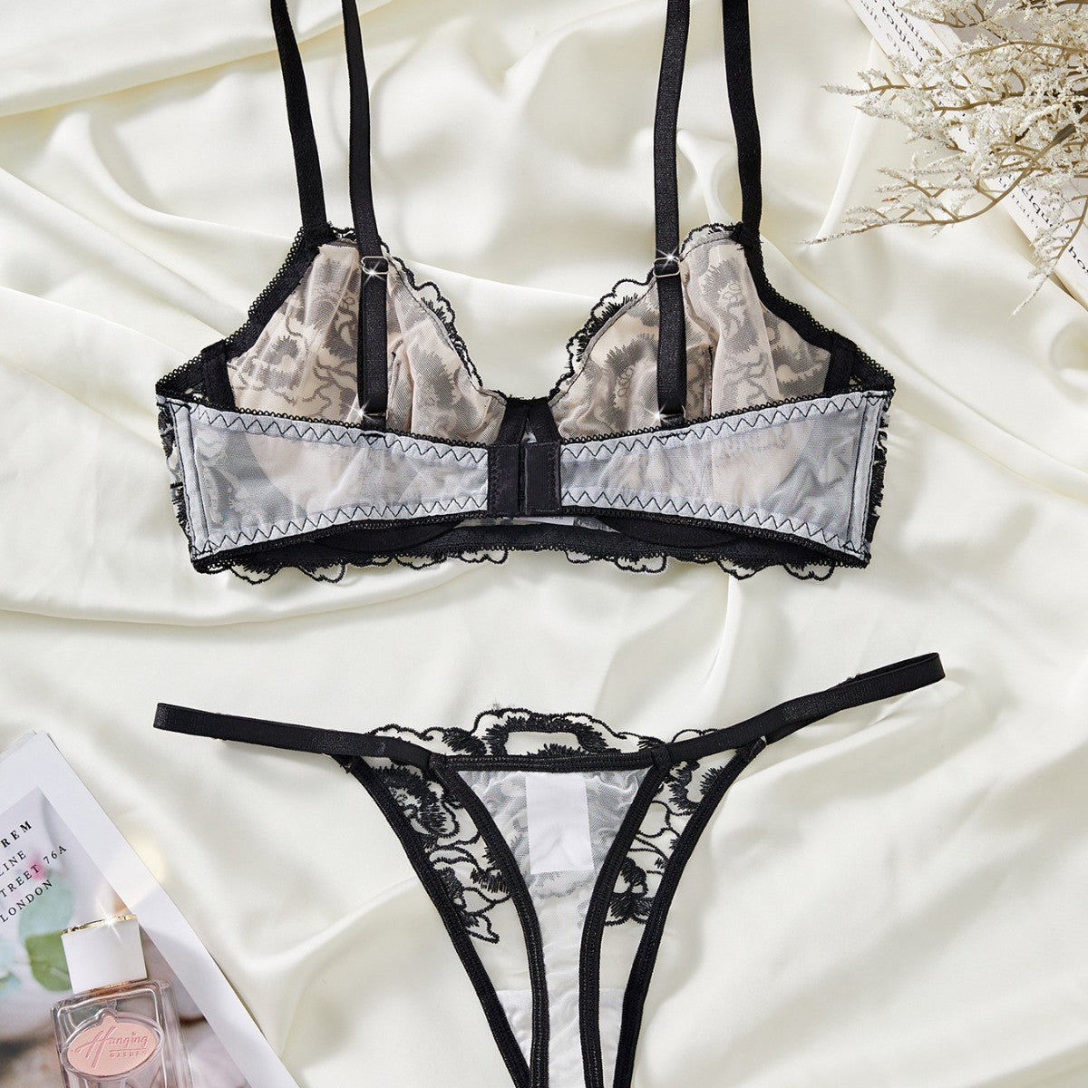 Black Embroidery Three-point Gathering Bra Underwear Set