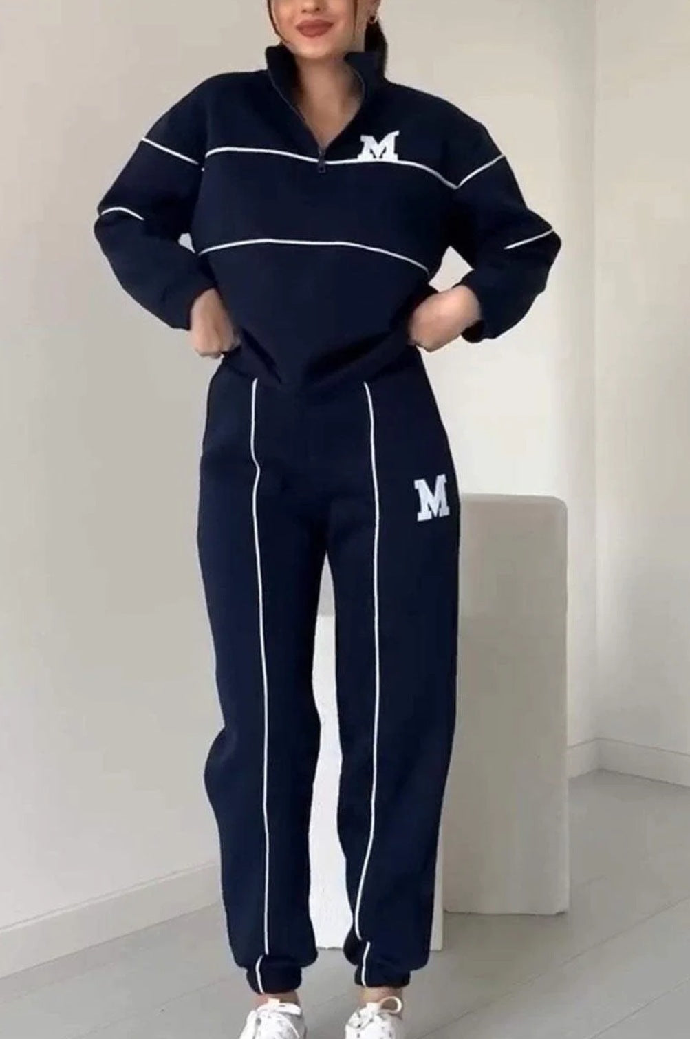 2 Piece Sweatsuit Outfit - Hoodless Pullover Sweatshirt and Baggy Fashion Sweatpants With Pockets