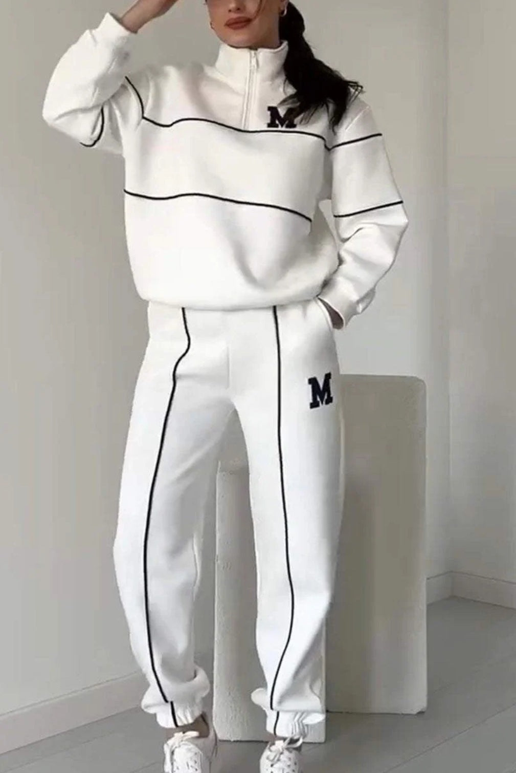 2 Piece Sweatsuit Outfit - Hoodless Pullover Sweatshirt and Baggy Fashion Sweatpants With Pockets